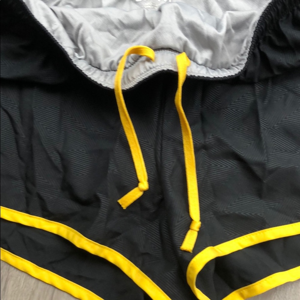 Nike LIVESTRONG dri-fit shorts - Picture 3 of 6
